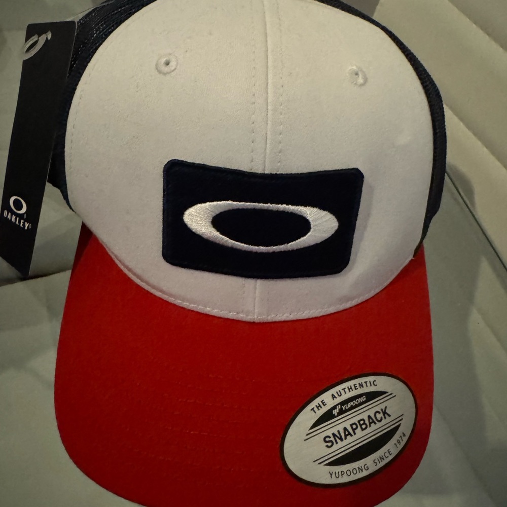 Oakley Black and Red Cap